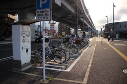 次郎丸駅路上自転車駐車場